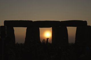 Les pierres dressées forment un ensemble de cercles mystérieux attirent chaque année des milliers de personnes pour les fêtes païennes du solstice.
